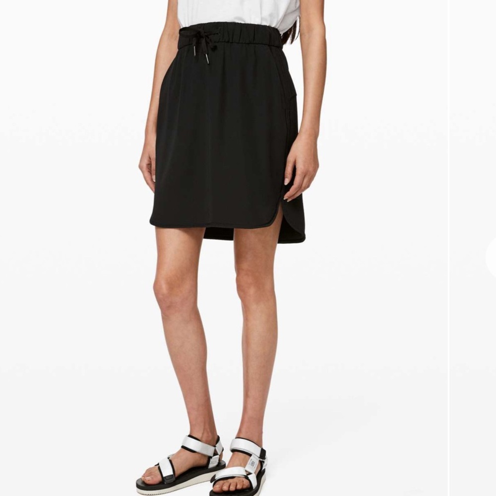 Lululemon On The Fly Skirt in Black Size 8
